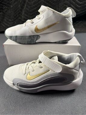 NIKE IsoFly Stretch Lace Basketball Shoes Youth 13C